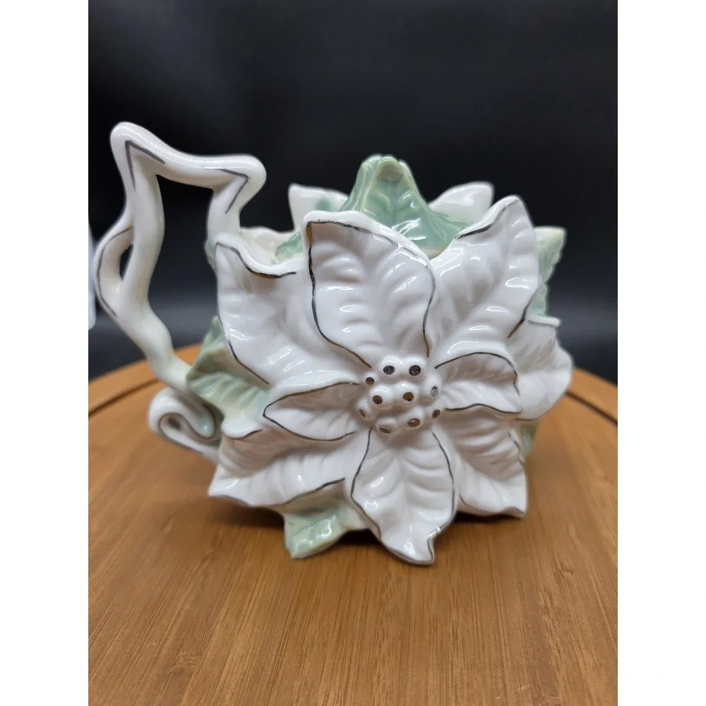 Vintage White Poinsettia Teapot Green Leaves Gold Gilt  Beautiful‎ Tea Pot